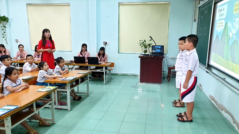 Một tiết Tiếng Việt thực hành theo SGK lớp 1 mới của cô và trò trường Tiểu học Ngô Quyền, TX Quảng Yên.
