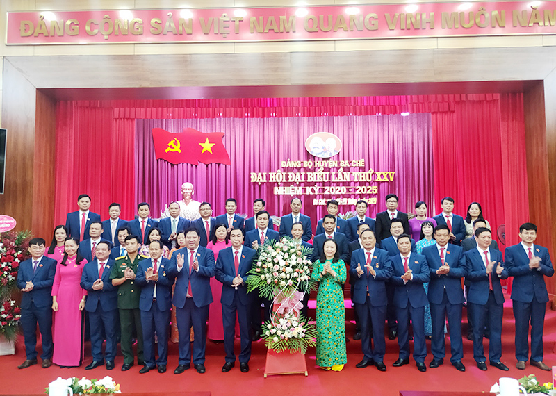 Ban Chấp hành Đảng bộ huyện Ba Chẽ khóa XXV, nhiệm kỳ 2020-2025 ra mắt Đại hội.