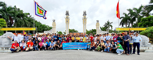 Đoàn 100 Doanh nghiệp lữ hành khảo sát kết nối du lịch MICE tại Khu di tích Bạch Đằng. QY
