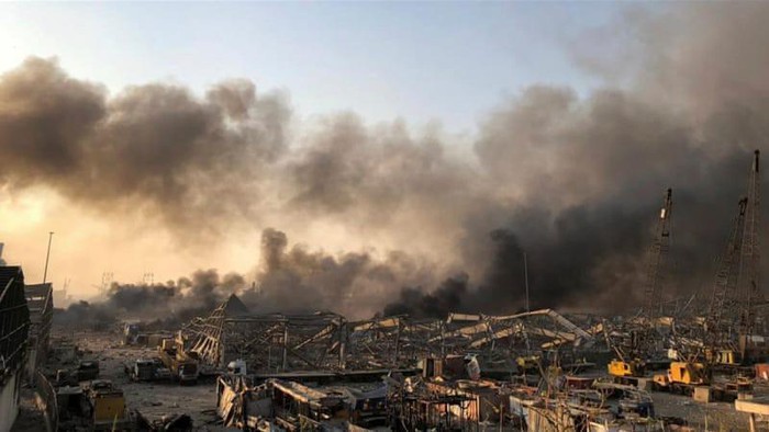 Cảnh tượng tan hoang tại cảng Beirut sau vụ nổ. (Ảnh: Al Jazeera)