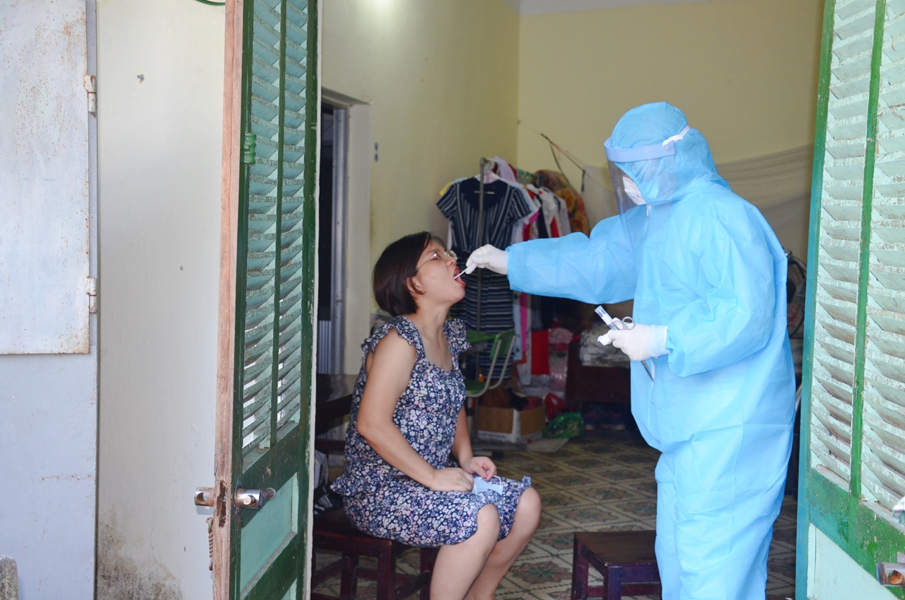  Đến ngày 31/7, Trung tâm đã lấy mẫu xét nghiệm cho 47 trường hợp có yếu tố dịch tễ từ TP Đà Nẵng trở về, đều có kết quả âm tính với virus SARS-CoV-2.