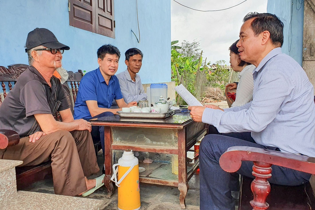 Đoàn công tác MTTQ tỉnh kiểm tra công tác lấy ý kiến đánh giá sự hài lòng của người dân về kết quả xây dựng NTM của TX Quảng Yên, tháng 5/2020.