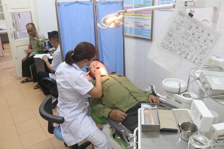 Hội viên Hội nạn nhân chất độc da cam/Dioxin huyện Tiên Yên được khám bệnh, tư vẫn miễn phí tại Trung tâm y tế huyện, tháng 7/2020.
