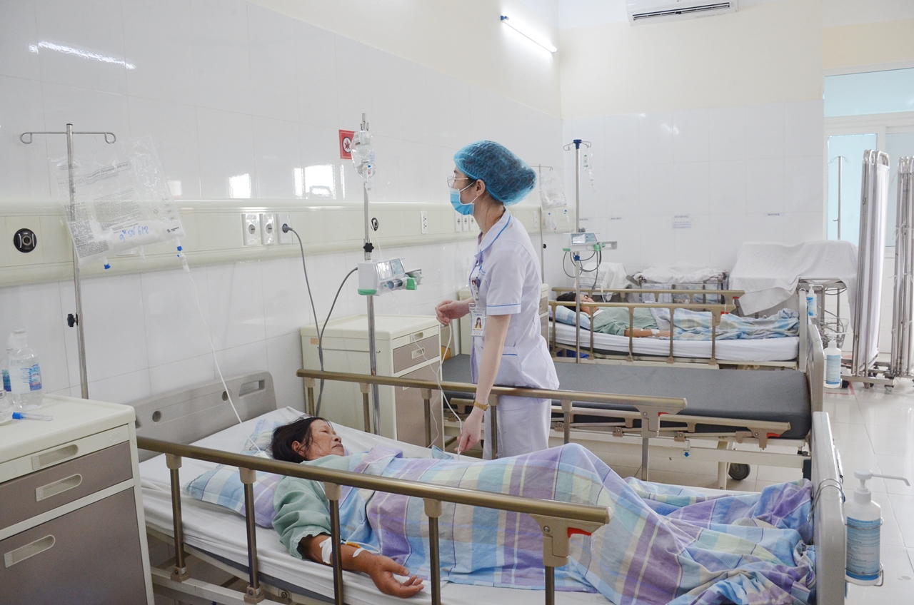  Người bệnh điều trị tại Khoa Ung bướu 1, Trung tâm Ung bướu (Bệnh viện Bãi Cháy) được giãn cách để phòng chống dịch.