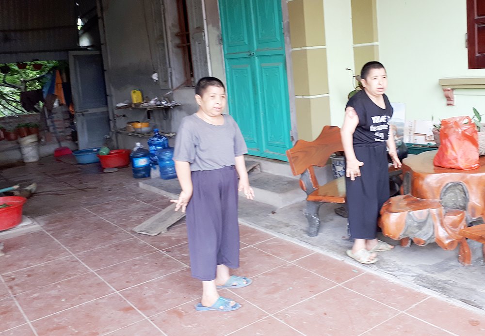 Hai người con gái của ông Nguyễn Văn Xoay là Nguyễn Thị Xiêm và Nguyễn Thị Sơn đều bị di chứng của chất độc da cam. 