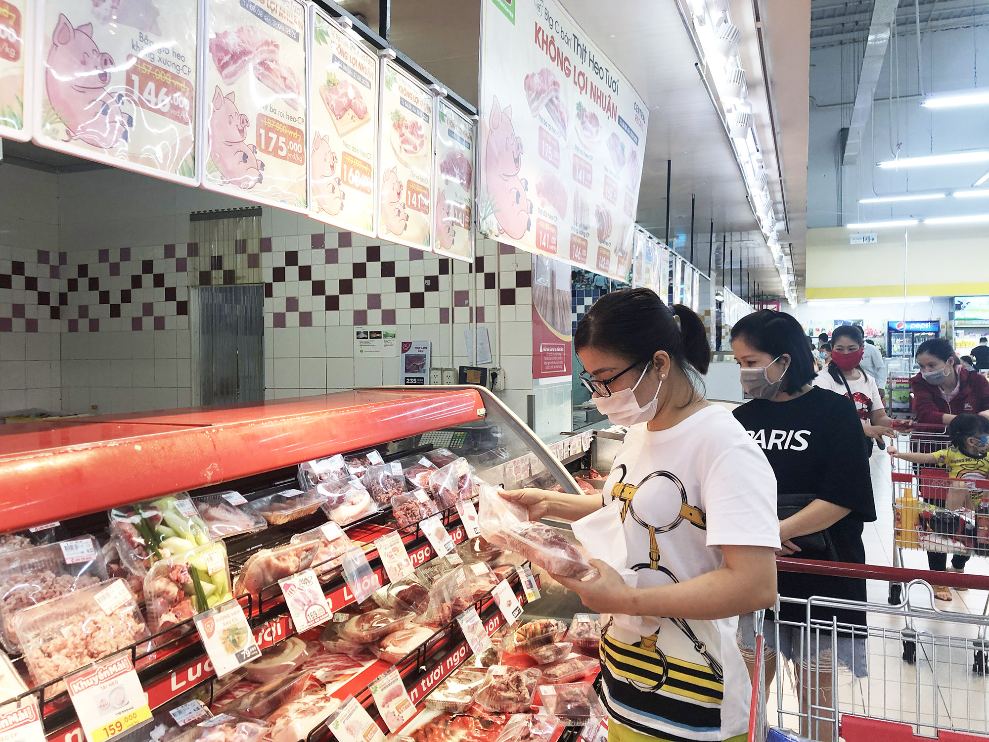 Siêu thị Big C Hạ Long triển khai chương trình bán hàng thịt lợn tươi không lợi nhuận đến hết tháng 8/2020.