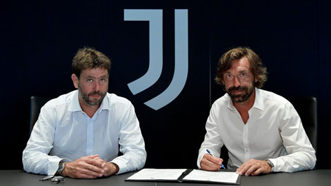 Chủ tịch Juventus, Andrea Agnelli trái đánh giá rất cao những phẩm chất cá nhân của HLV Andrea Pirlo (phải).