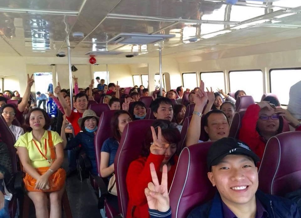 Thí sinh tại các xã đảo huyện Vân Đồn được hỗ trợ miễn phí các chuyến tàu phục vụ cho thí sinh và người thân di chuyển từ đảo về đất liền và ngược lại.