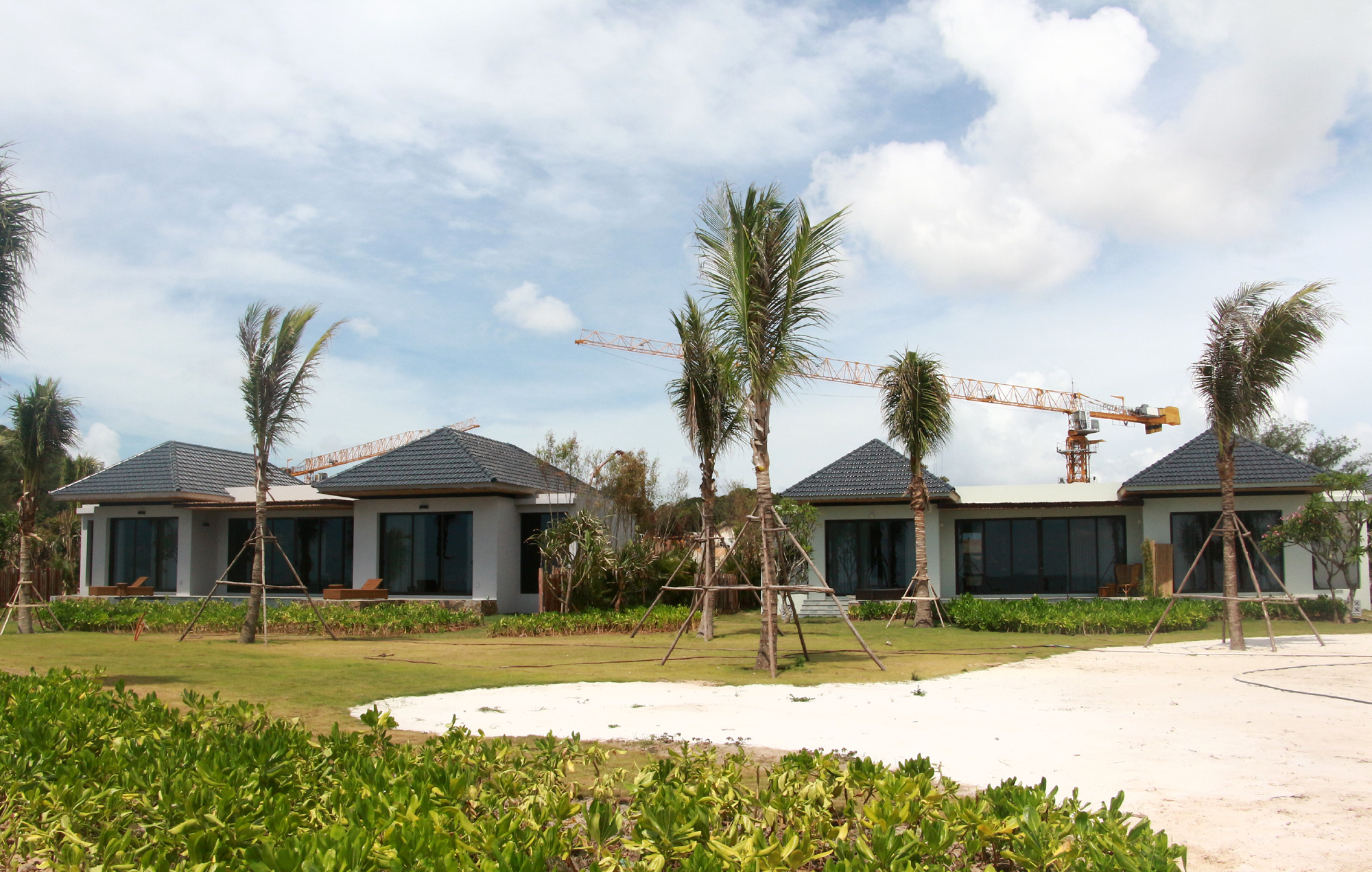Các căn Villa thuộc Khu du lịch sinh thái cao cấp Vân Hải (xã Quan Lạn, Vân Đồn) đang được hoàn thiện.