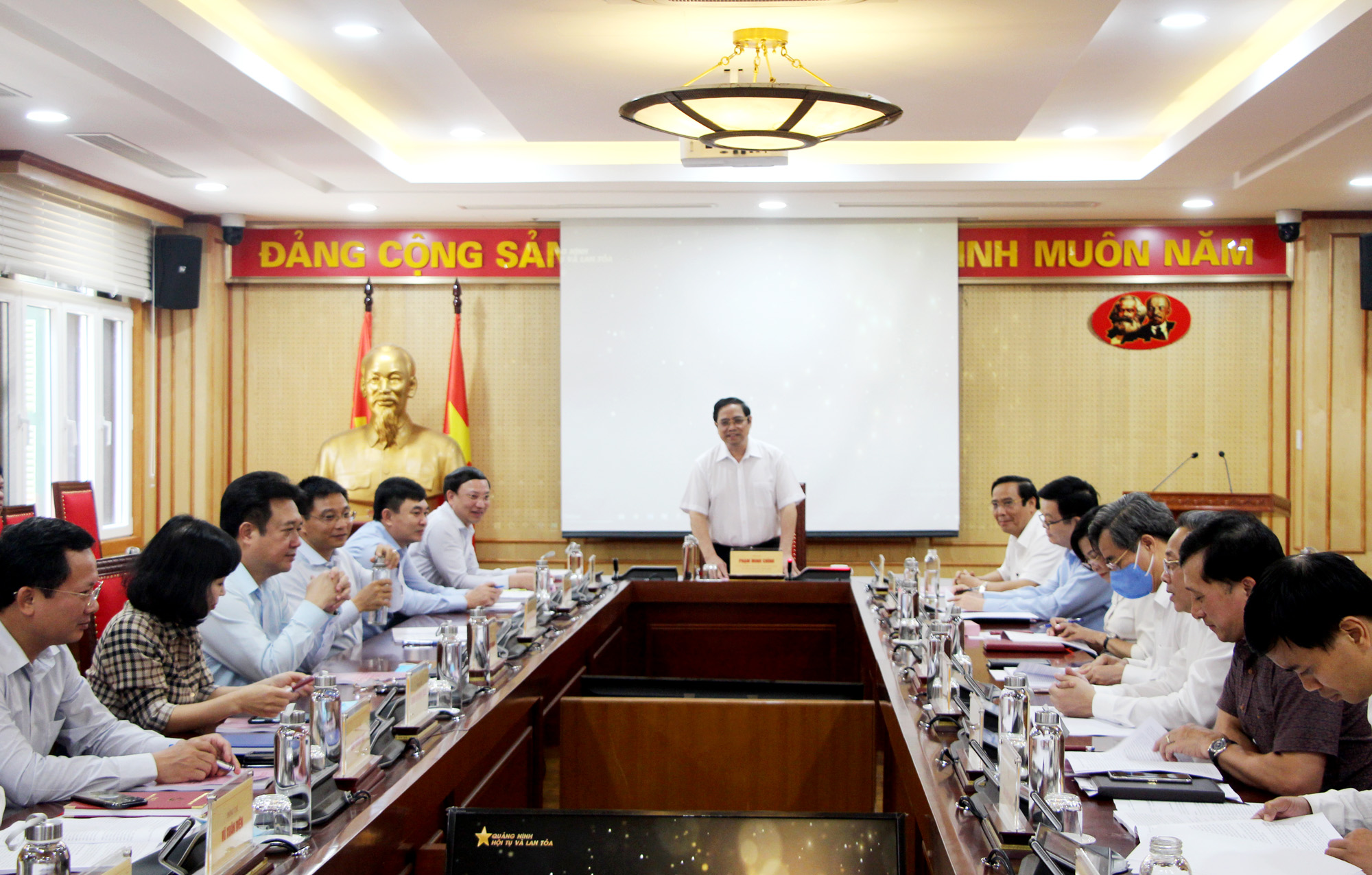 Đồng chí Phạm Minh Chính, Ủy viên Bộ Chính trị, Bí thư Trung ương Đảng, Trưởng Ban Tổ chức Trung ương, kết luận tại buổi làm việc.