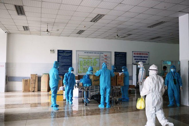 Bệnh viện Đà Nẵng triển khai các biện pháp phòng, chống dịch Covid-19. Ảnh: Thanh Niên