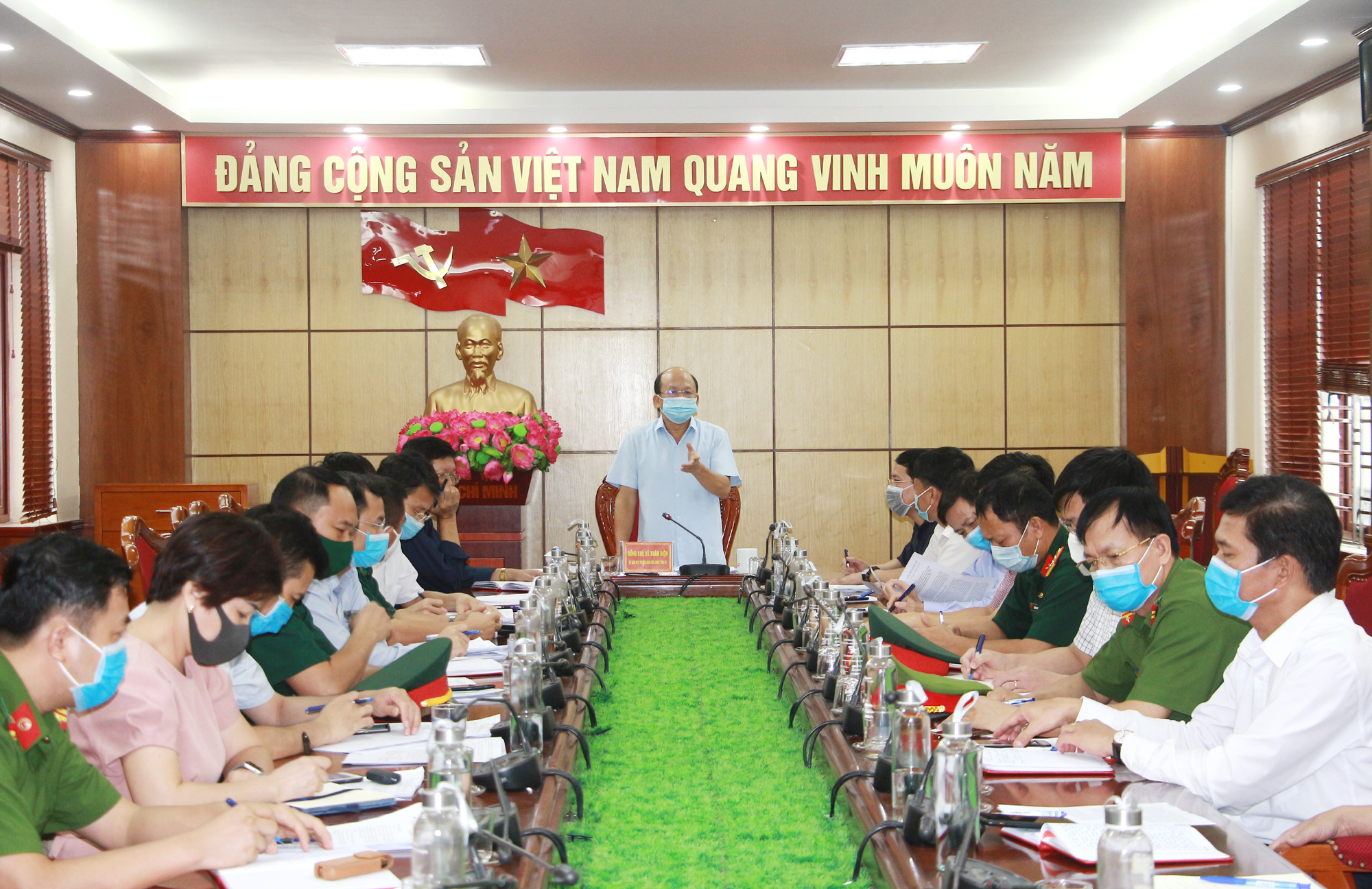 Đồng chí Vũ Xuân Diện, Trưởng Ban Nội chính Tỉnh ủy, phát biểu tại buổi làm việc.