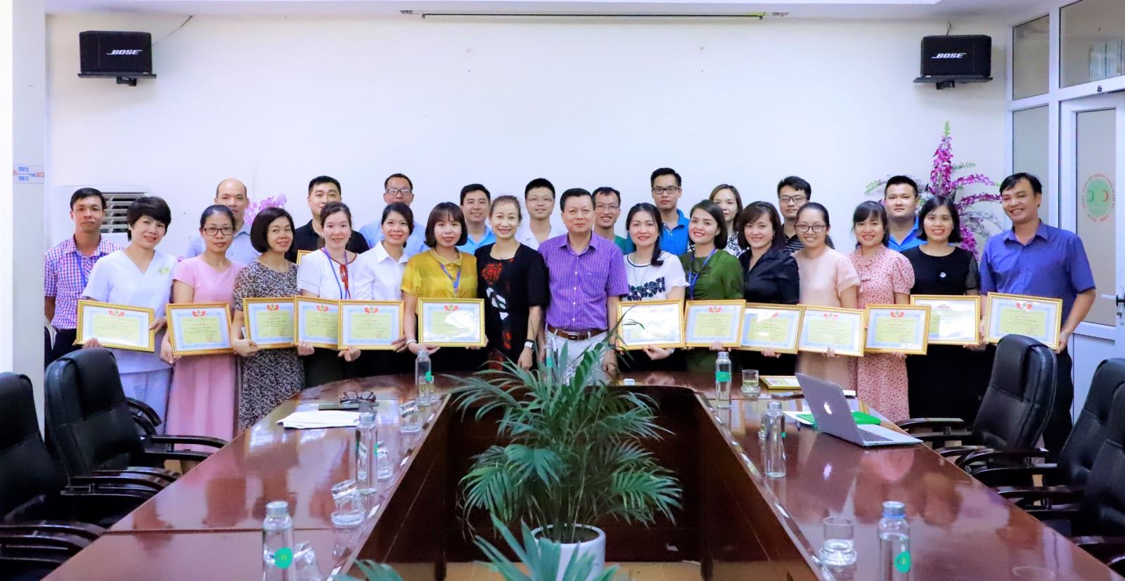 Công đoàn CDC Quảng Ninh khen thưởng đột xuất  các cá nhân có thành tích xuất sắc trong công tác phòng chống dịch Covid-19