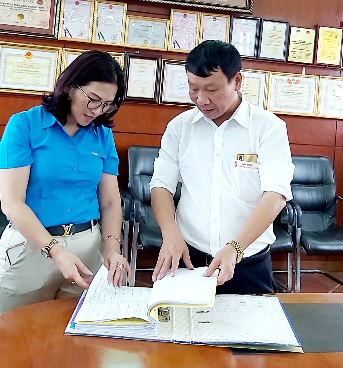 Sáng kiến của người lao động đều được lưu vào Sổ vàng ghi danh các sáng kiến cải tiến kỹ thuật - hợp lý hóa sản xuất của Công ty CP Gạch ngói đất Việt.