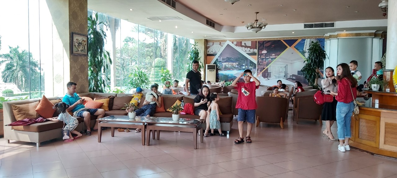 Trước ngày 30/7, khách sạn Sài Gòn-Hạ Long vẫn đông khách.