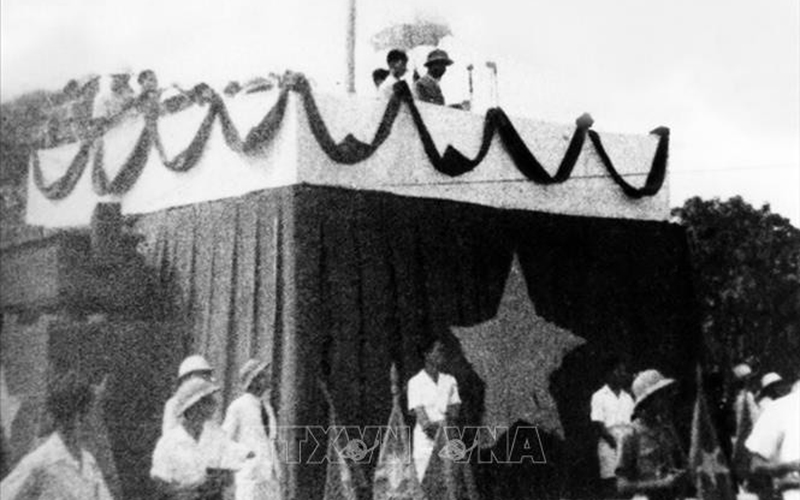 Chủ tịch Hồ Chí Minh đọc Bản tuyên ngôn độc lập, ngày 2-9-1945. Ảnh tư liệu TTXVN
