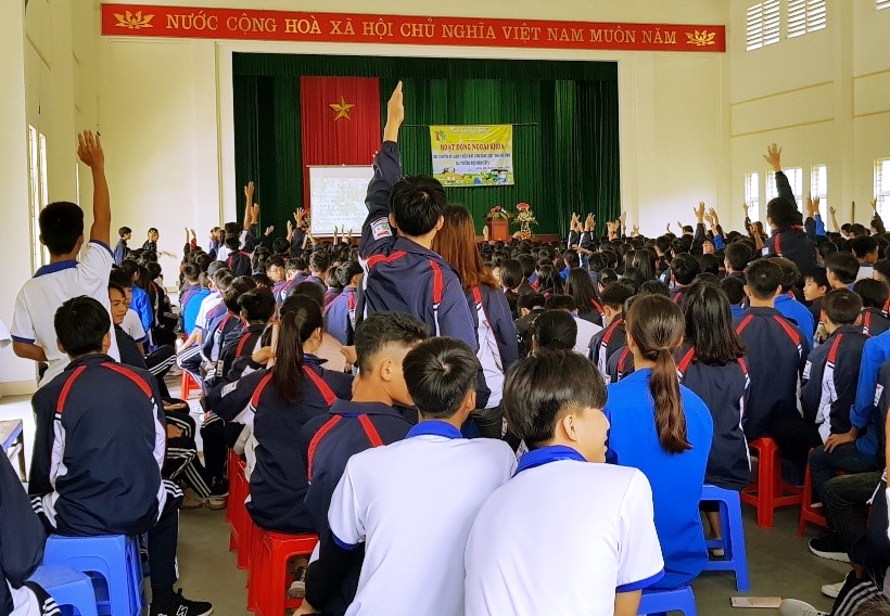 Trung tâm Y tế huyện Đầm Hà tổ chức nói chuyện chuyên đề về mất cân bằng giới tính khi sinh trong các trường học trên địa bàn.