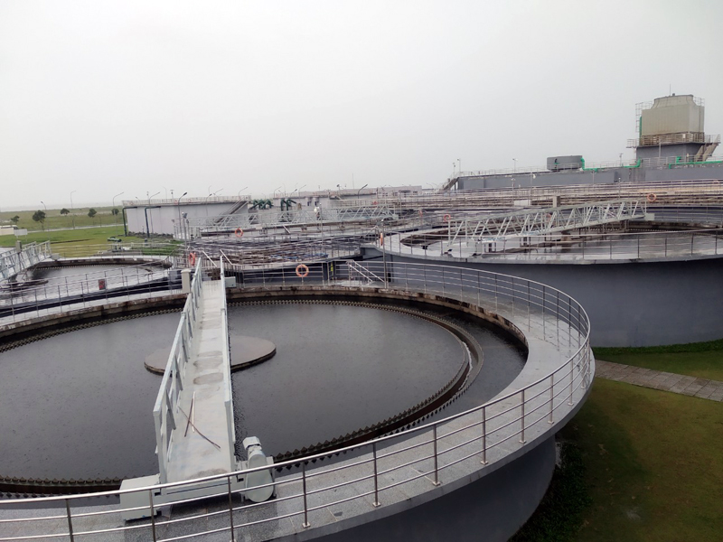 Hệ thống xử lý nước thải công suất 10.000m3/ngày được đưa vào sử dụng năm 2019 cùng với hệ thống xử lý nước thải công suất 6.000m3/ngày đêm được vận hành trước đó đã đảm bảo việc xử lý nước thải trong KCN.