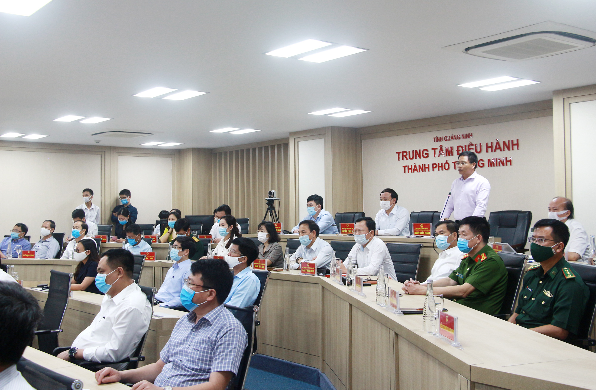 Đồng chí Nguyễn Văn Thắng, Chủ tịch UBND tỉnh, phát biểu tại Trung tâm điều hành thành phố thông minh tỉnh Quảng Ninh. Ảnh: Mạnh Trường