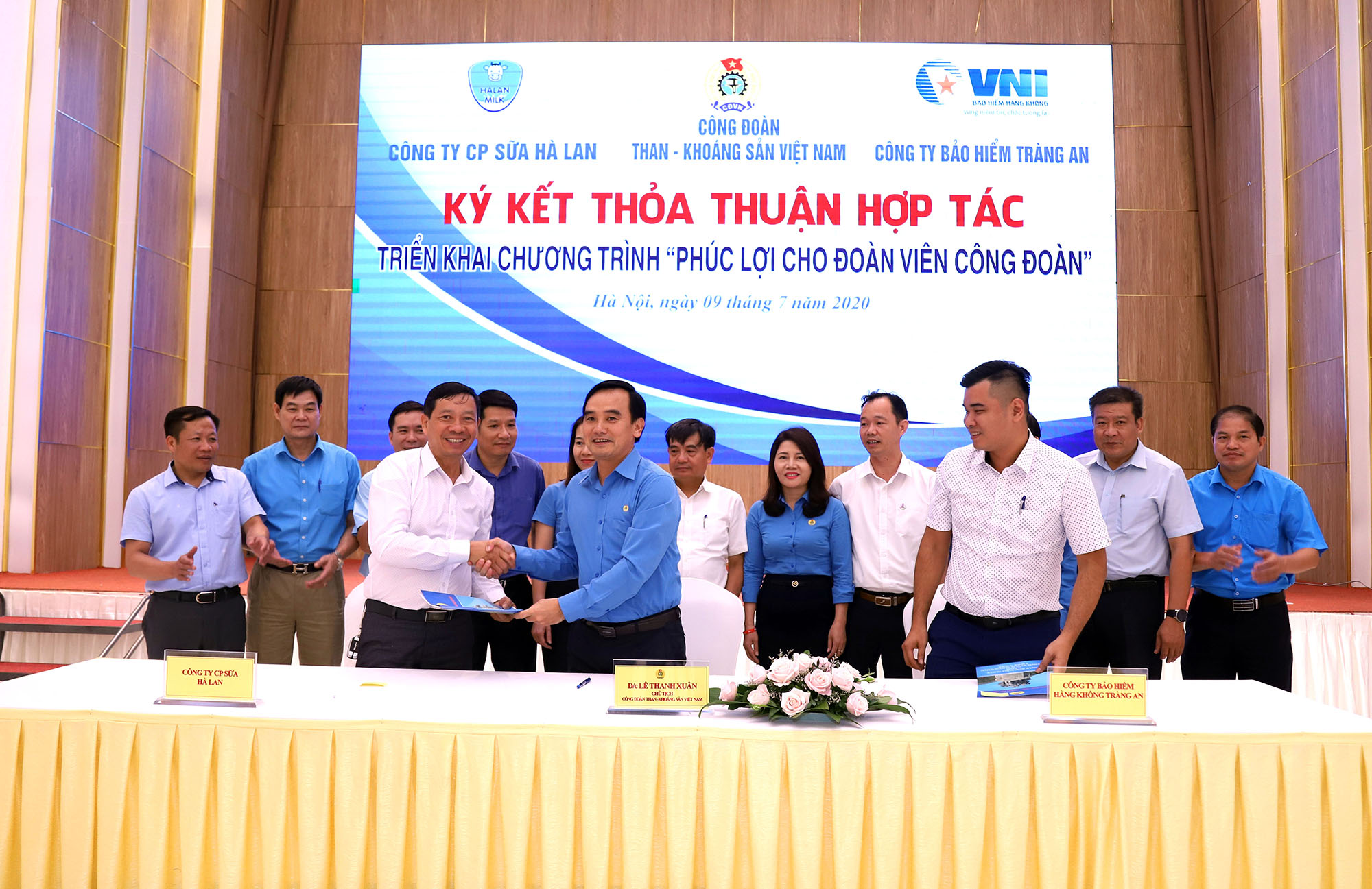 Công đoàn TKV và các doanh nghiệp ký kết thỏa thuận hợp tác triển khai chương trình 