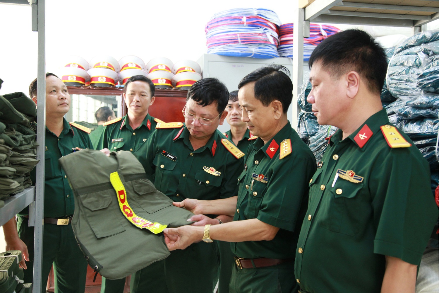 Bộ CHQS tỉnh kiểm tra, chấm thi về nội dung quản lý quân nhu tại Ban CHQS TP Hạ Long.