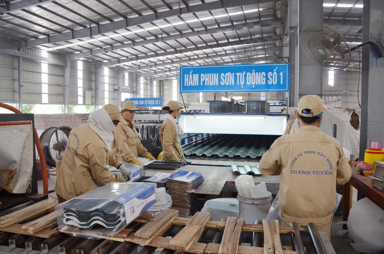  Công ty TNHH Thanh Tuyền Group đổi mới hoàn toàn công nghệ tận dụng xỉ thải nhà máy Nhiệt điện Đông Triều để sản xuất gạch không nung phù hợp với 50 triệu viên/năm.