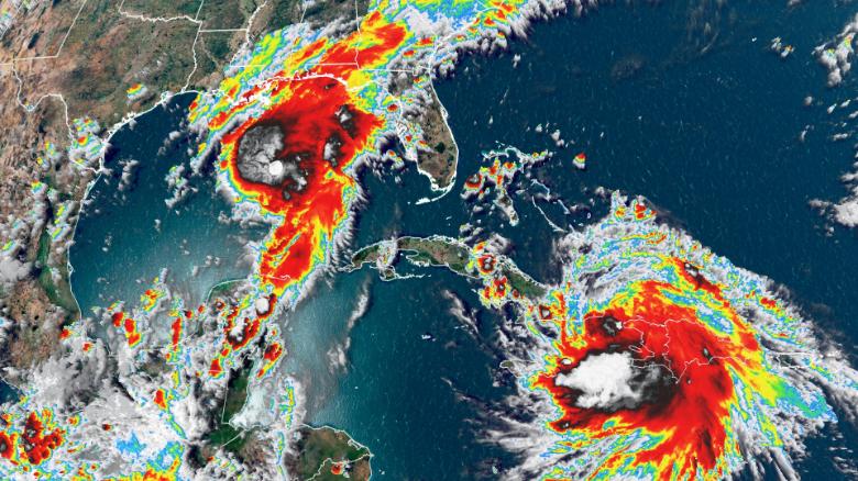 Hình ảnh vệ tinh của hai cơn bão Marco và Laura. Ảnh: CNN