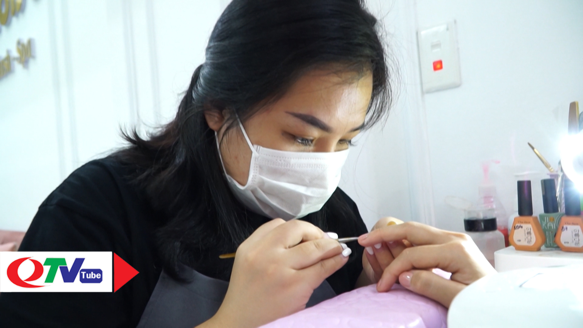 Những màu nail nhẹ nhàng cho giới trẻ