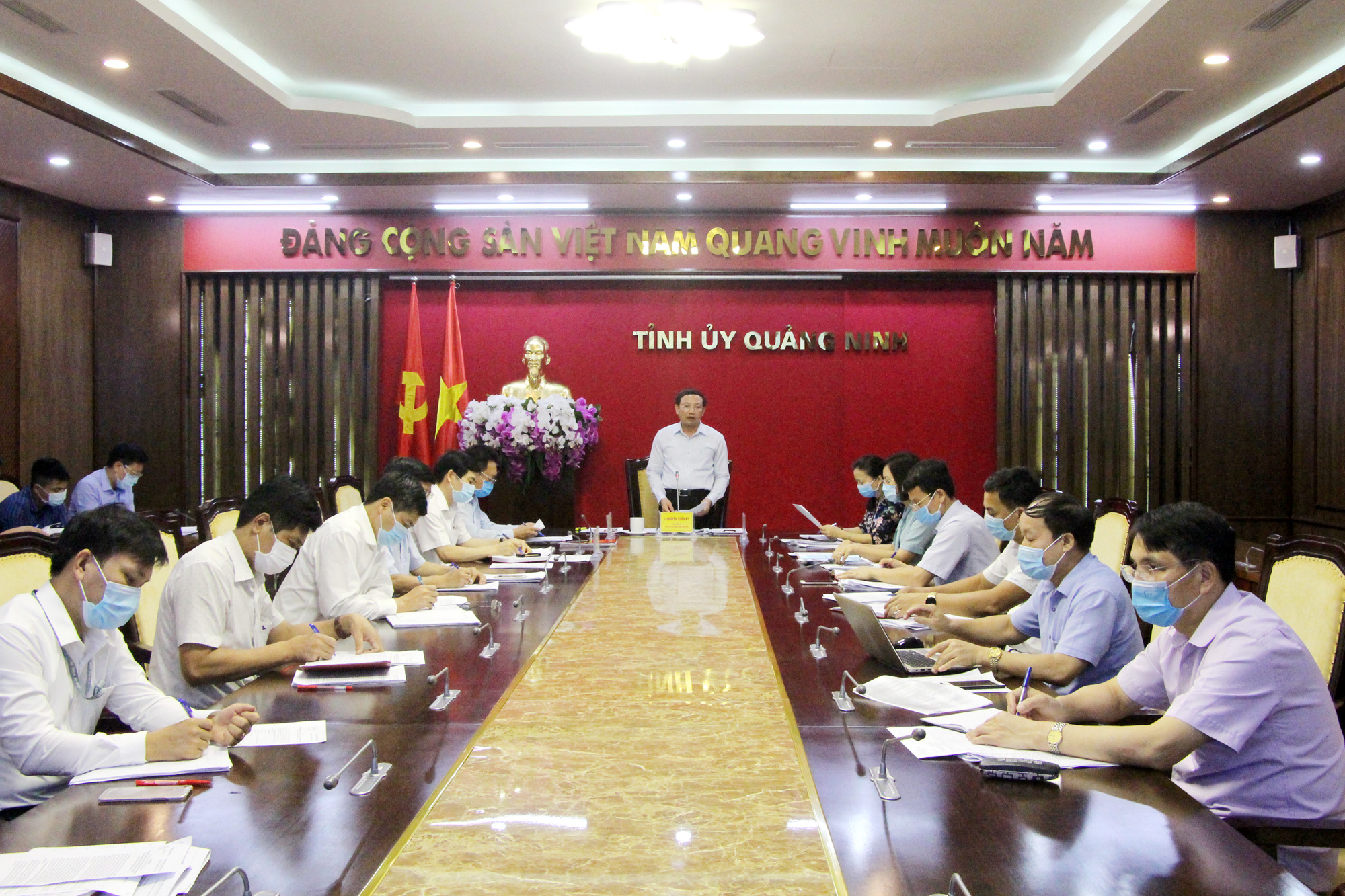 Đồng chí Nguyễn Xuân Ký, Bí thư Tỉnh ủy, Chủ tịch HĐND tỉnh, kết luận cuộc họp.