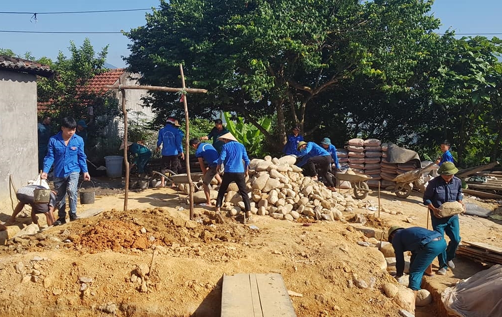 ĐVTN trên địa bàn huyện Bình Liêu hỗ trợ xây dựng nhà ở cho hộ gia đình khó khăn tại thôn Nạm Đảng, xã Hoành Mô