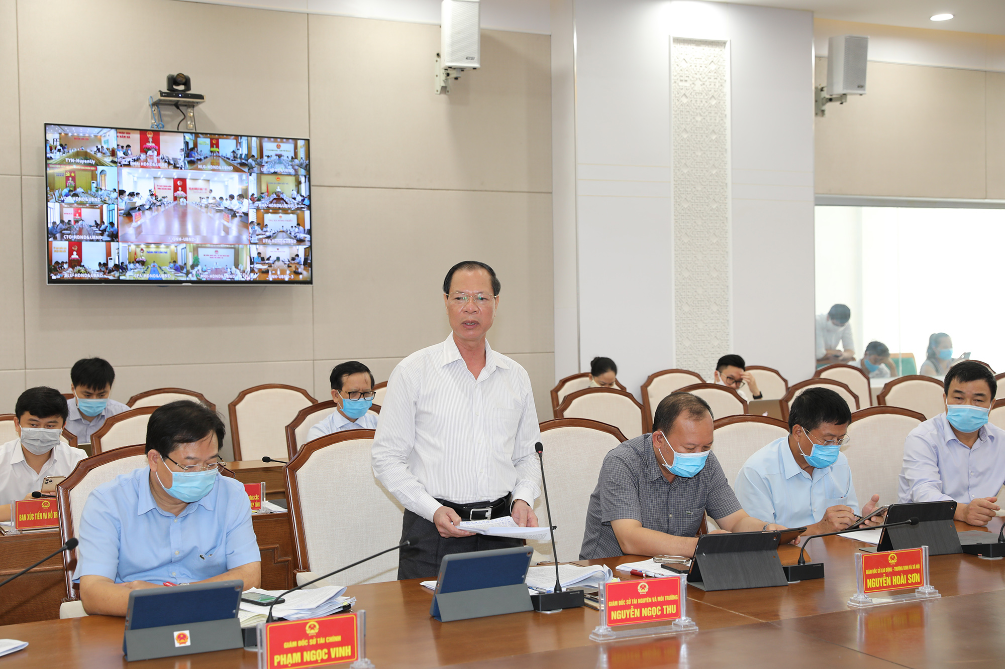 Đồng chí Nguyễn Ngọc Thu, Giám đốc Sở Tài Nguyên và Môi trường phát biểu tại cuộc họp