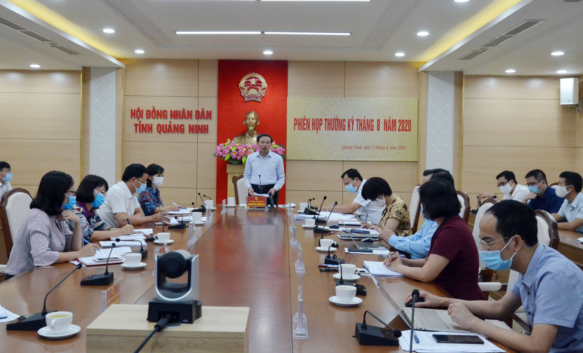 Đồng chí Nguyễn Xuân Ký, Bí thư Tỉnh ủy, Chủ tịch HĐND tỉnh phát biểu kết luận hội nghị.