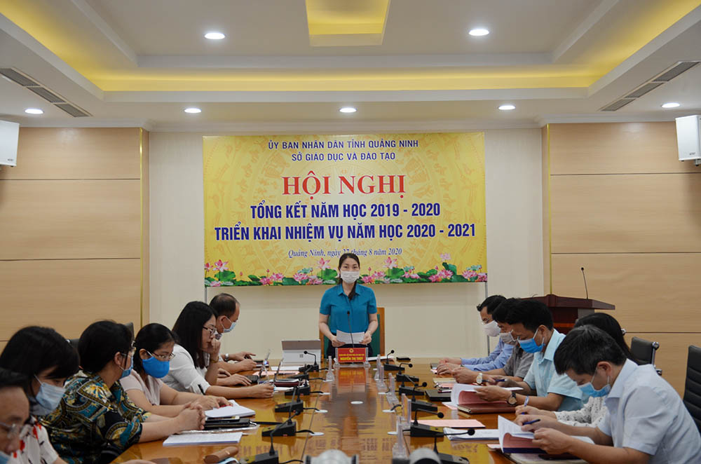 Đồng chí Nguyễn Thị Thúy, Giám đốc Sở GD&ĐT phát biểu tại hội nghị.