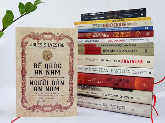Những cuốn sách trong đợt 1 tủ sách tiếng Pháp của Omega Book Ảnh: TRỌNG ĐẠI