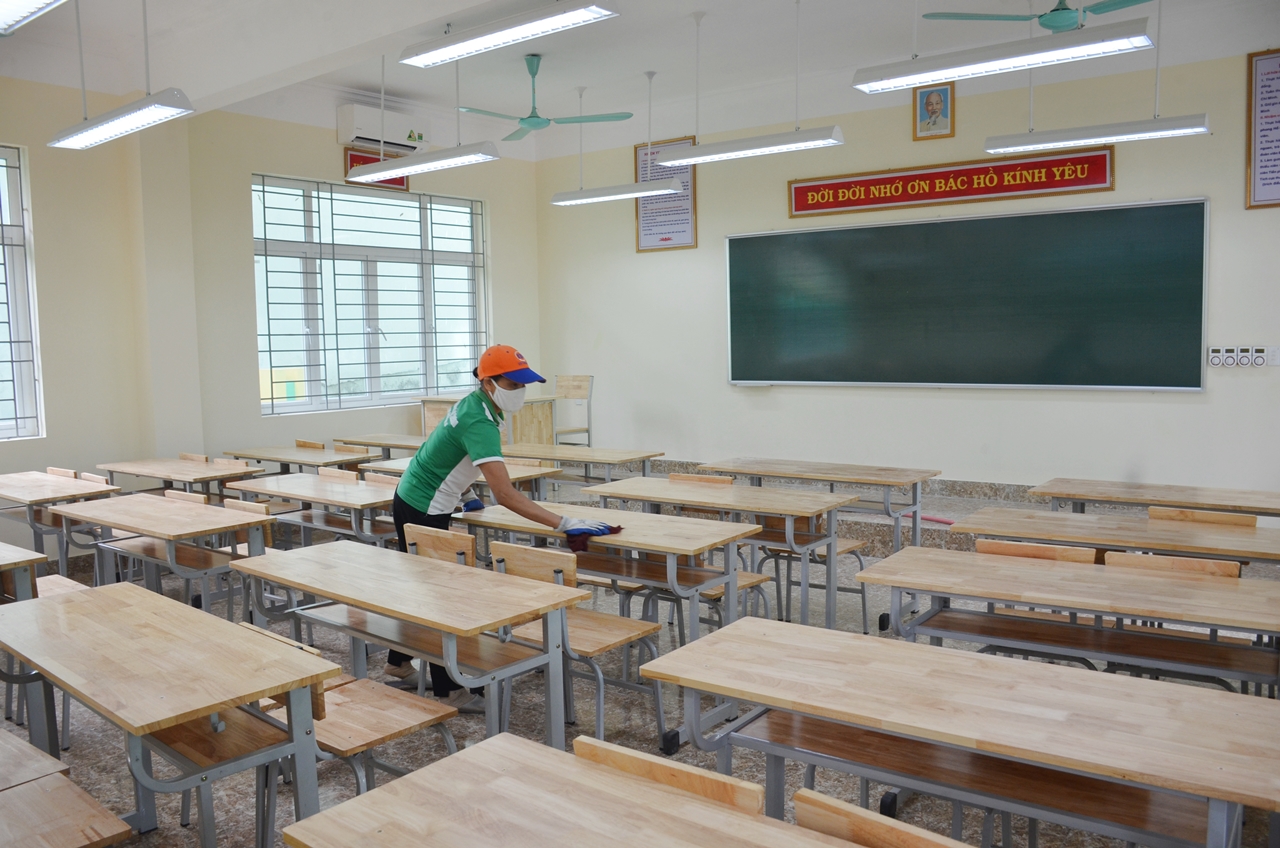  Các phòng học của Trường THCS Trần Quốc Toản được lau dọn sạch sẽ, chuẩn bị đón học sinh vào năm học mới.