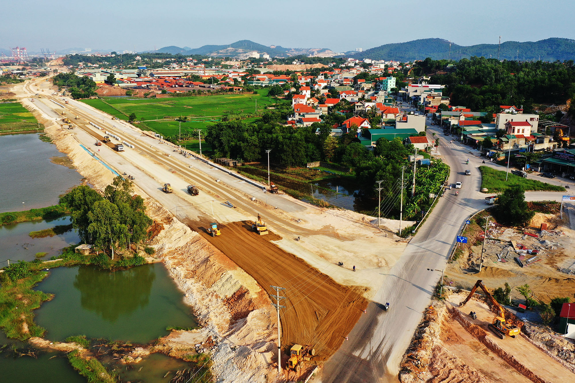 Khởi công cuối tháng 3/2020 đường nối KCN Cái Lân với cao tốc Hạ Long - Vân Đồn có tổng chiều dài 11,69km (tuyến chính dài 6,2km; tuyến nhánh dài 5,49km)