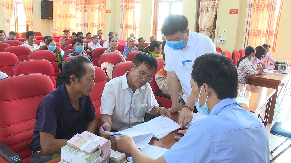 Huyện Đầm Hà chi trả tiền bồi thường GPMB tại xã Dực Yên