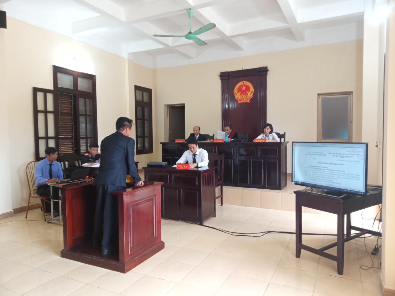 VKSND huyện Cô Tô áp dụng số hóa hồ sơ và công khai chứng cứ tại phiên tòa hình sự sơ thẩm xét xử tội 