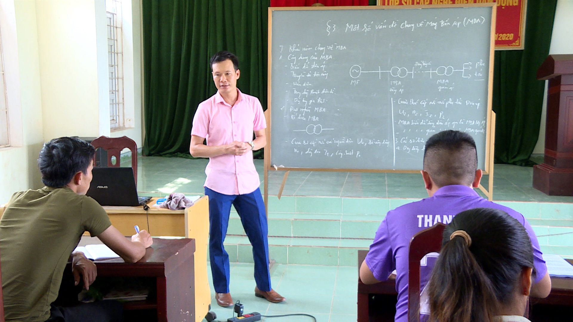 Lớp dạy nghề cơ điện do Phòng LĐ,TB&XH phối hợp với Trường đào tạo nghề Than - Khoáng sản tại xã Thanh Sơn.