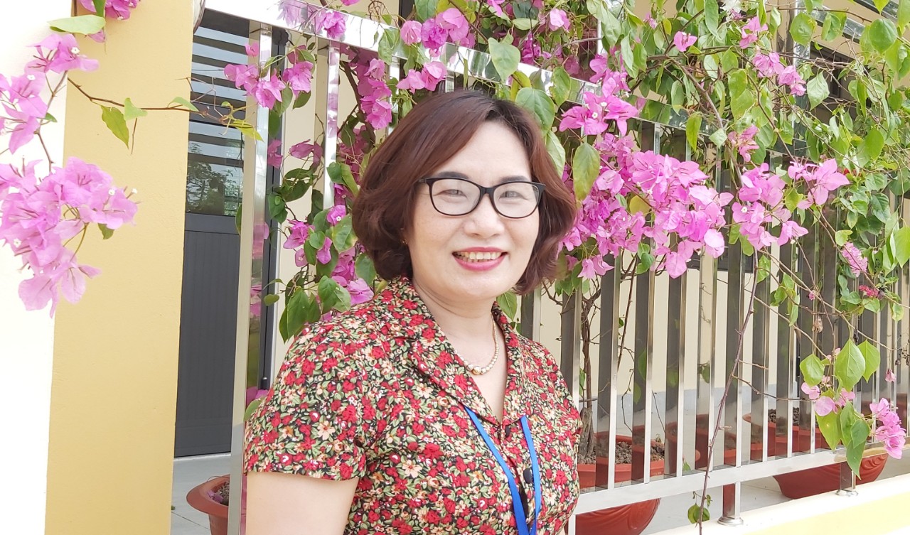 Cô giáo Phạm Thị Thu Hà, Hiệu trưởng Trường Tiểu học Phương Đông B (TP Uông Bí).