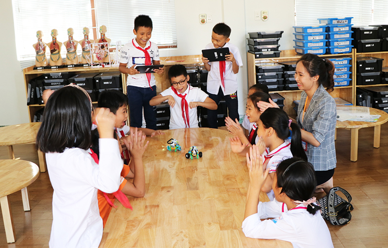 Giờ học công nghệ đầy hứng thú của học sinh Trường tiểu học Trần Hưng Đạo.