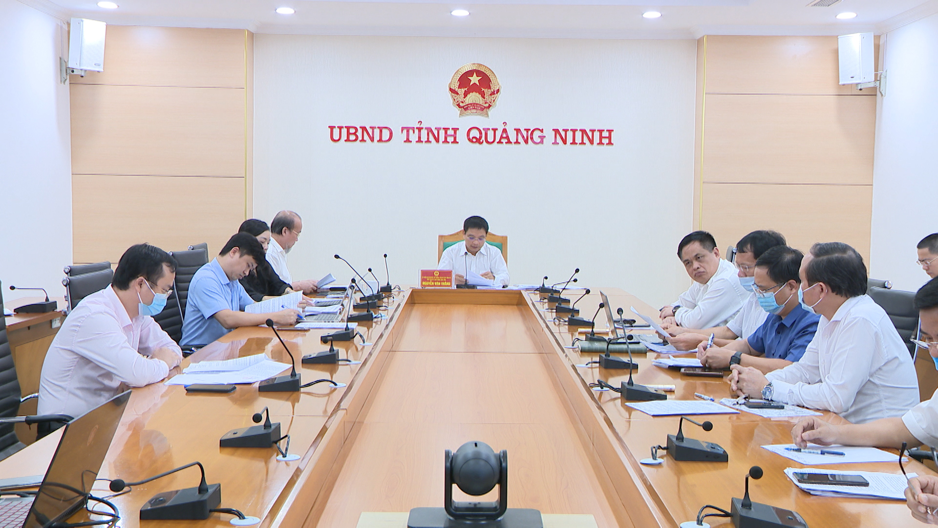 Đồng chí Nguyễn Văn Thắng, Chủ tịch UBND tỉnh chỉ đạo cuộc họp.