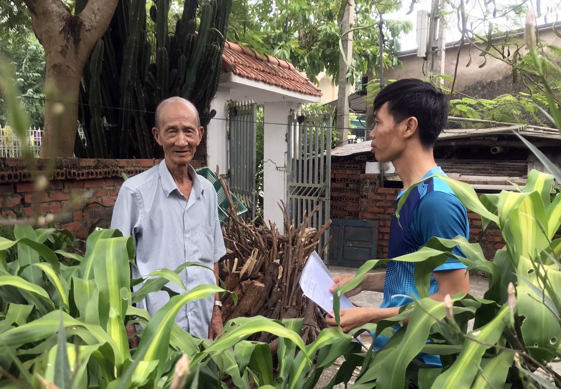 anh Nguyễn Văn Tuấn, thôn Tân Lương, xã Tân Bình, huyện Đầm Hà tiếp tục được nhân dân tín nhiệm bầu làm bí thư c