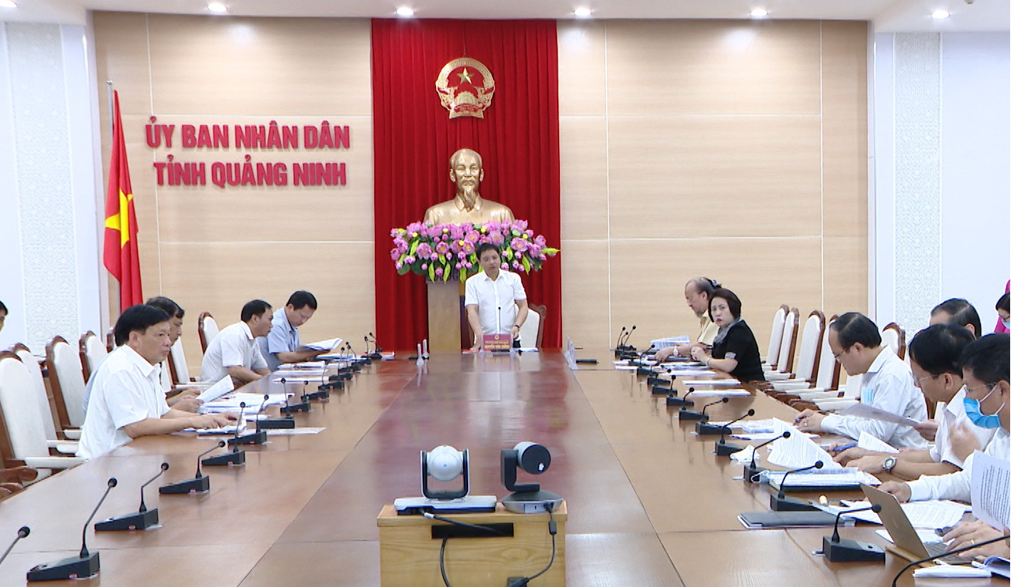 Đồng chí Nguyễn Văn Thắng, Chủ tịch UBND tỉnh trủ trì cuộc họp