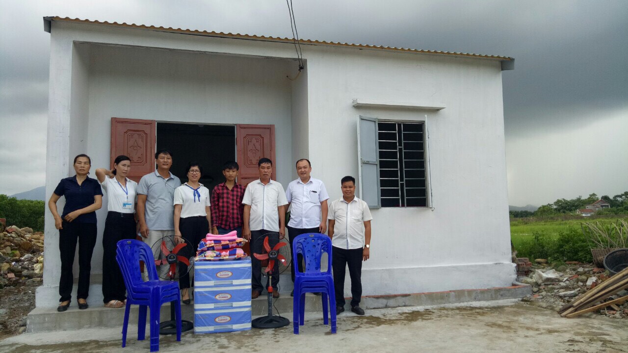 Hội Chữ thập đỏ huyện bàn giao nhà mới cho gia đình
