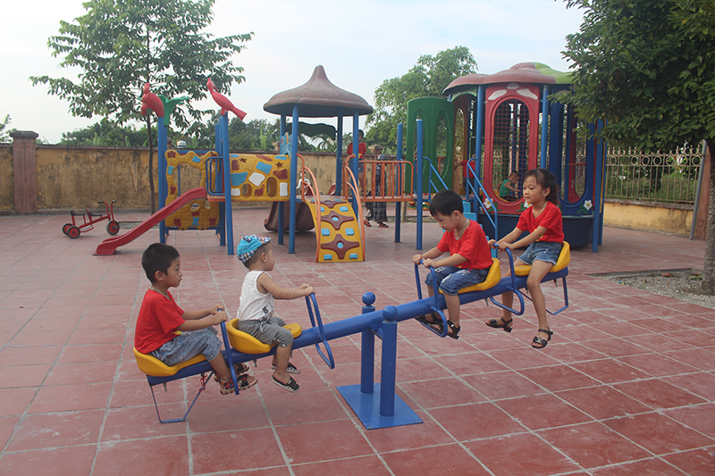 Sân vui chơi giúp các em học sinh có thêm điều kiện để vui chơi, học tập được thuận lợi hơn