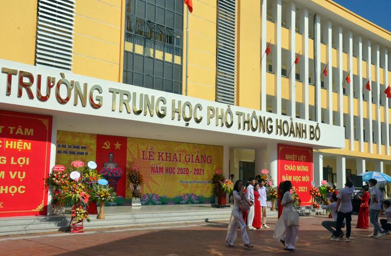 Năm học 2020-2021, Trường THPT Hoành Bồ có khuôn viên mới khang trang, hiện đại. 