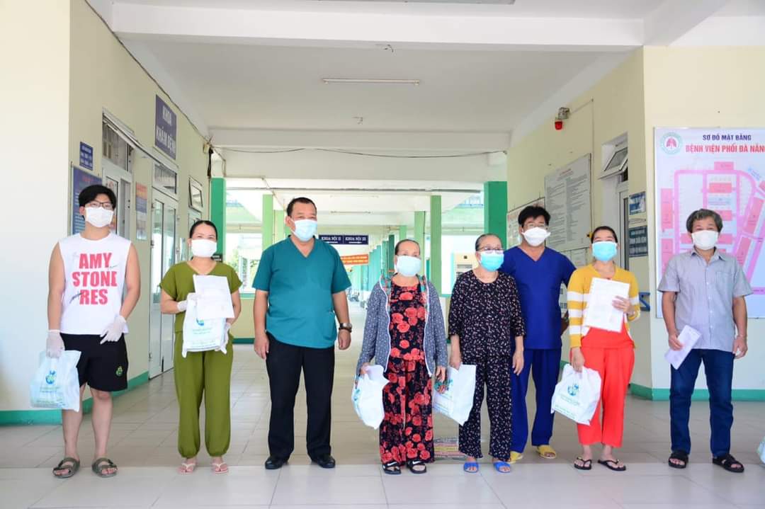 Các BN được công bố khỏi bệnh tại Bệnh viện Phổi Đà Nẵng.