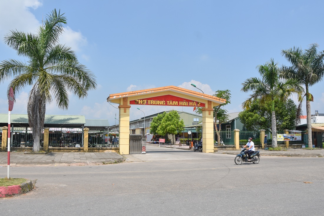 Cổng chính trợ trung tâm Hải Hà tại thị trấn Quảng Hà.
