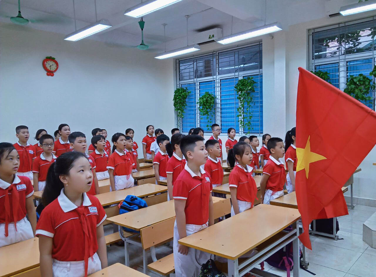 Học sinh Trường TH Hạ Long trong ngày đầu đi học.